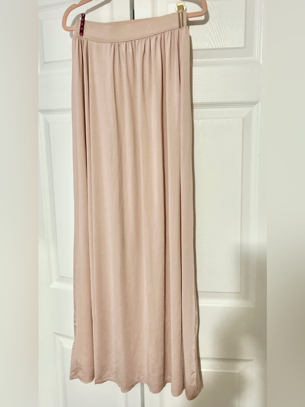 ✨Gorgeous Blush Pink Slinky Maxi Skirt✨